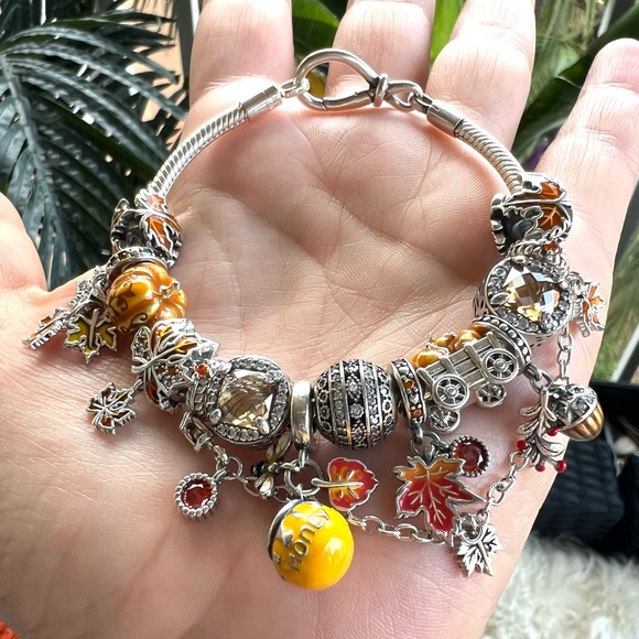 Maple Leafs 🍁 Safety Chain Dangle Charm - Picture 10 of 10